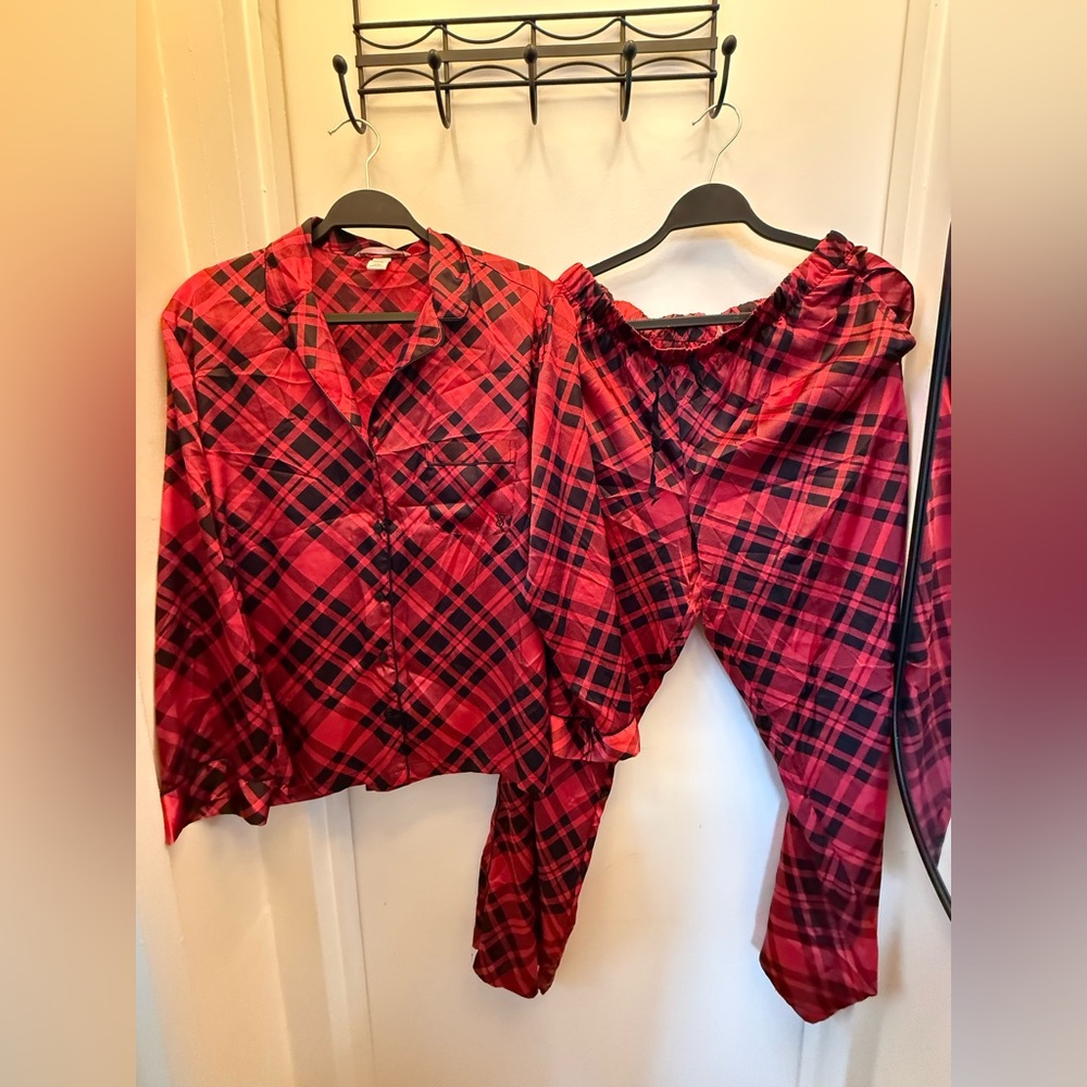 BNWOT Victorias Secret Satin Pajama Set Size medium